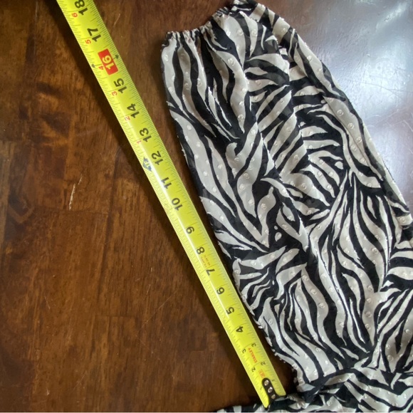 Banana Republic patterned blouse, black and light tan Size XL - Picture 4 of 9